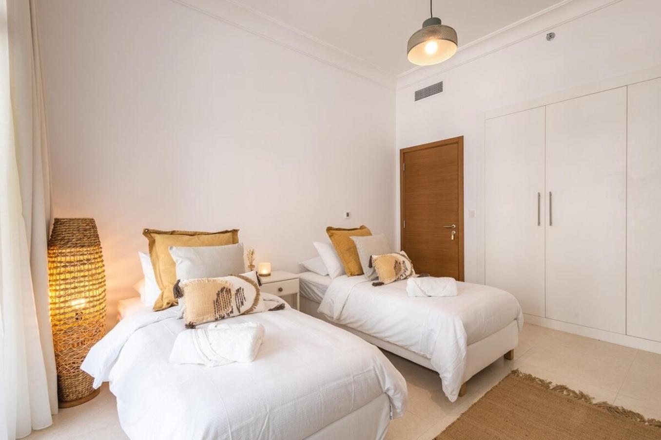Appartement Voyage Ansam Three Bedroom With Ocean Views Abou Dabi
